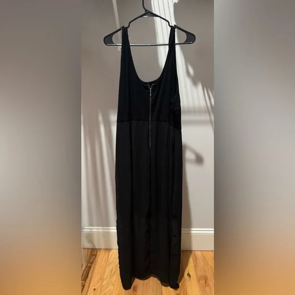 Elegant Black Maxi Dress - Picture 2 of 3